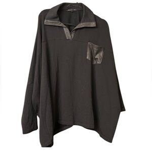 Capote Women’s Oversized Black Top Size M/L EUC